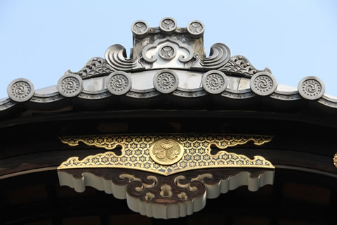 The formal triple hollyhock crest of the Tokugawa