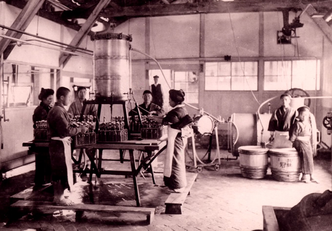 初期のビン詰工場、1909（明治42）年2月稼動