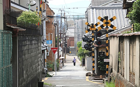 A prison stood on the north (right) side of this road