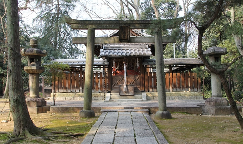 御香宮神社境内には家康ゆかりの東照宮の末社